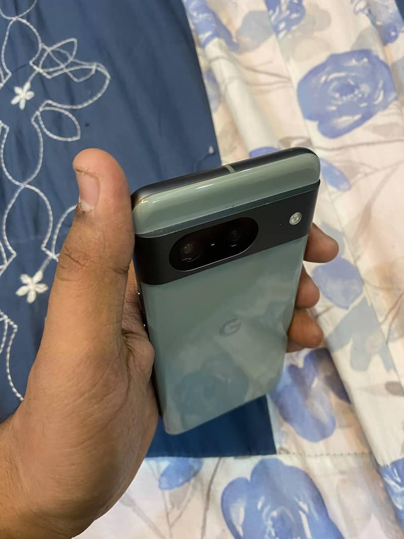 Google Pixel 8 4