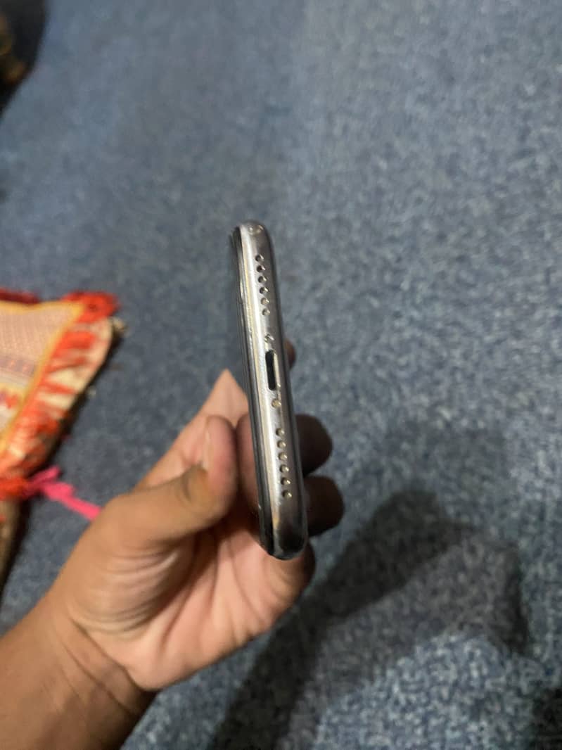 Apple iPhone X 3