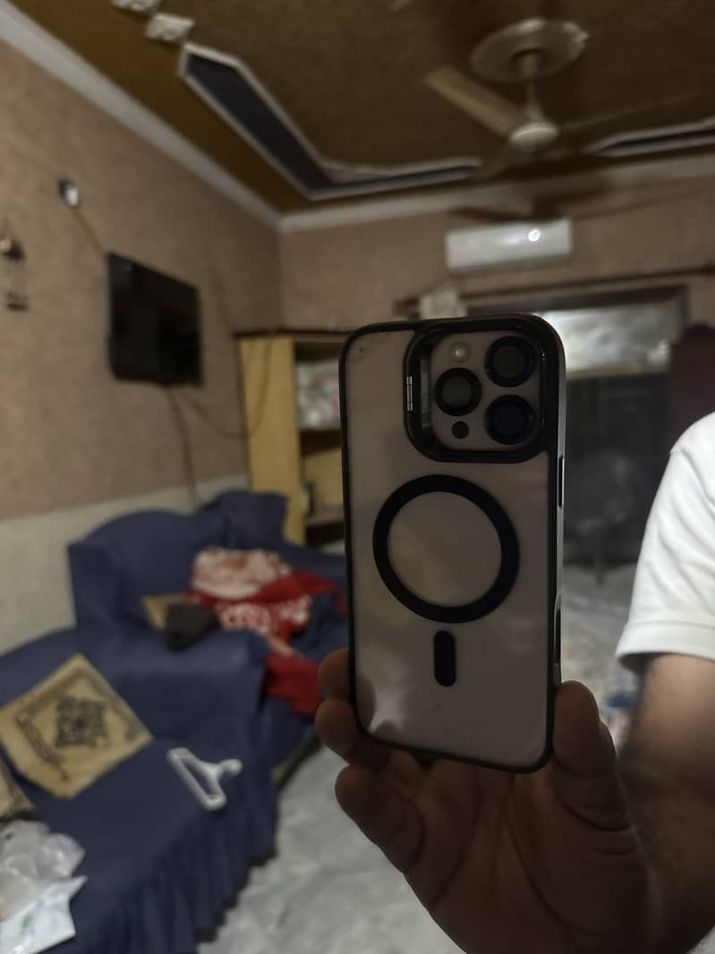 Apple iPhone 16 Pro Max 0