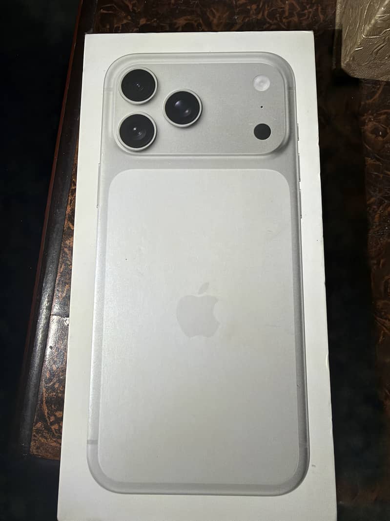 Apple iPhone 17 Pro Max 1