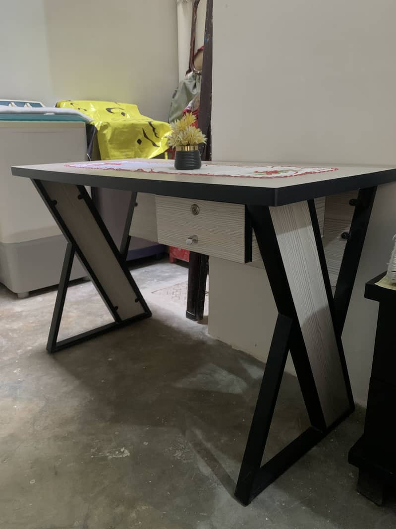 Office Table 0