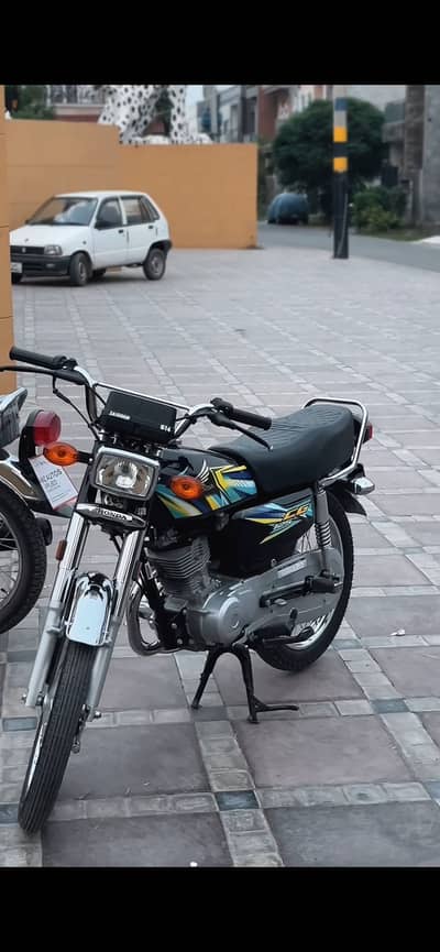 2026 model black color  cg125