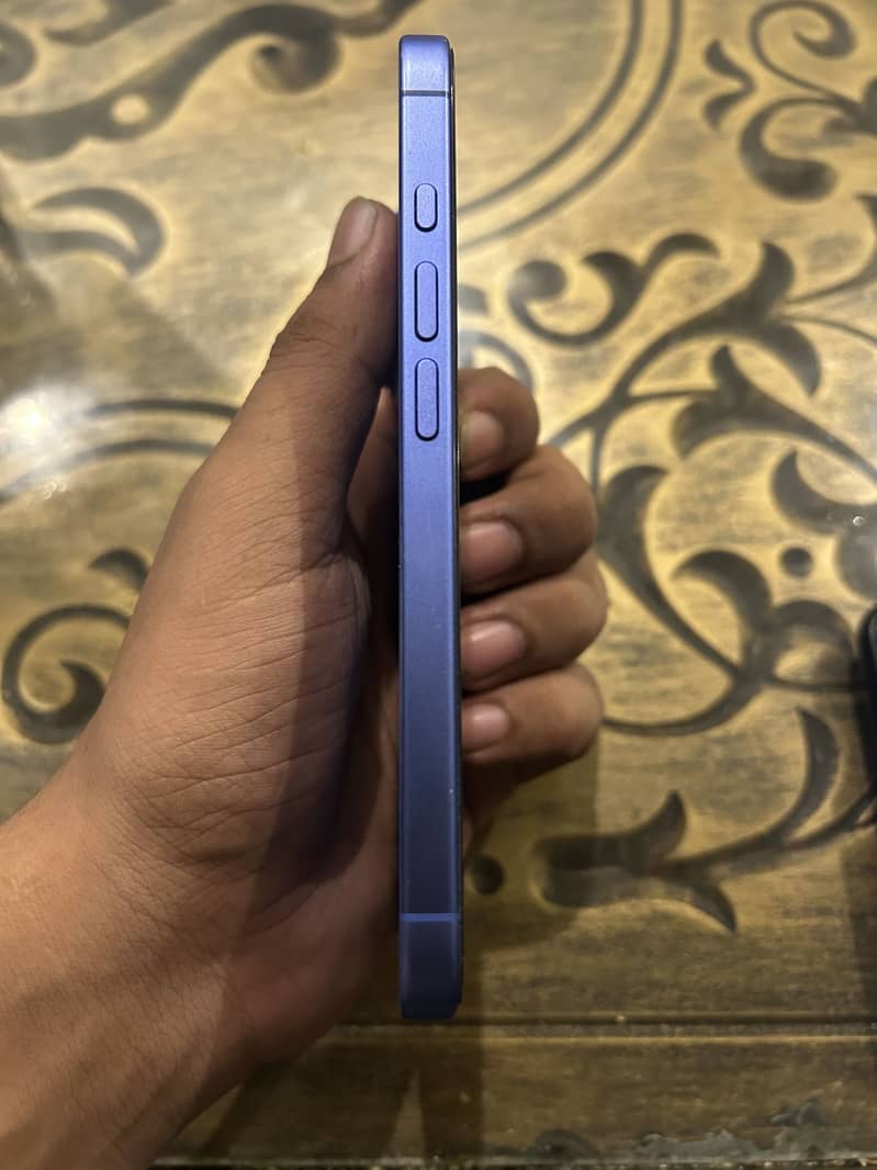 Apple iPhone 16 1