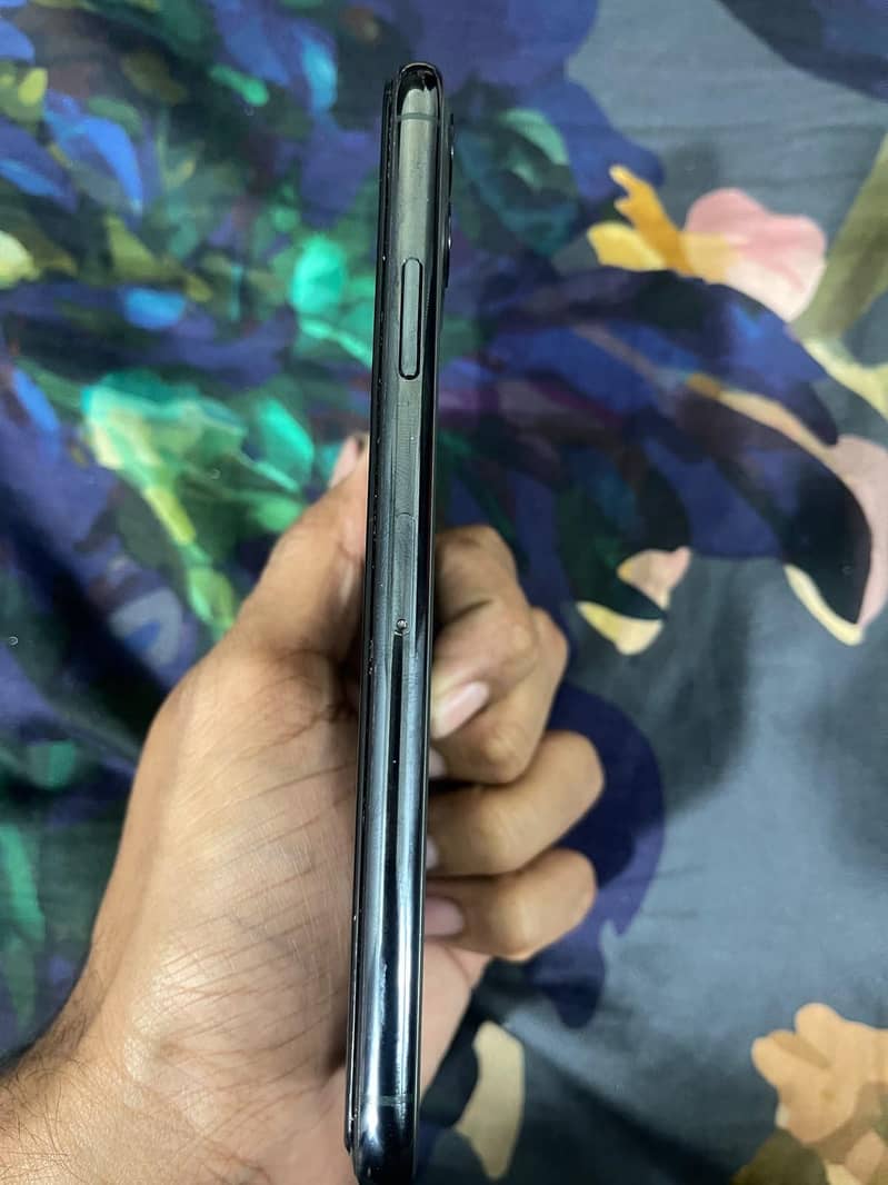 Apple iPhone 11 Pro Max 2