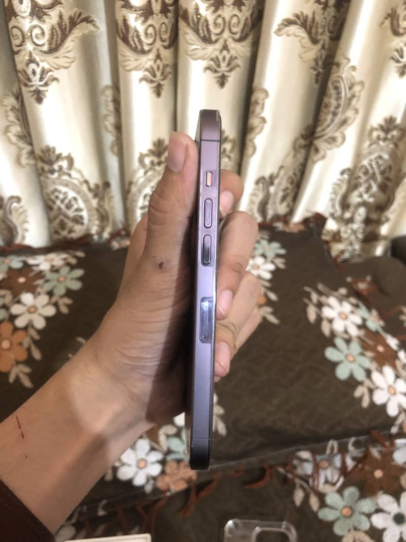 Apple iPhone 14 Pro 0
