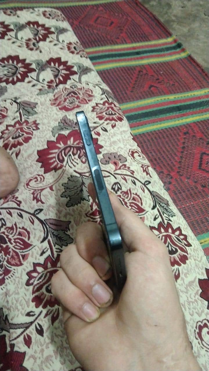 Apple iPhone 12 Pro 4