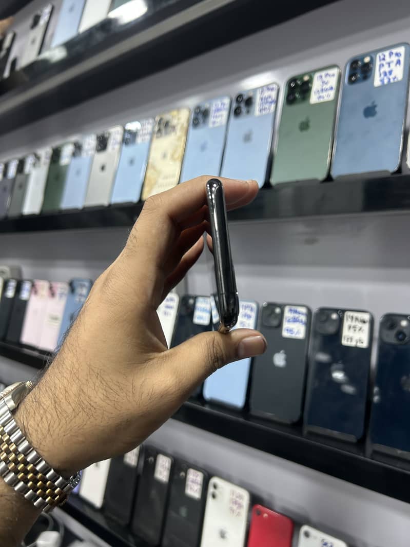Apple iPhone 11 Pro 1