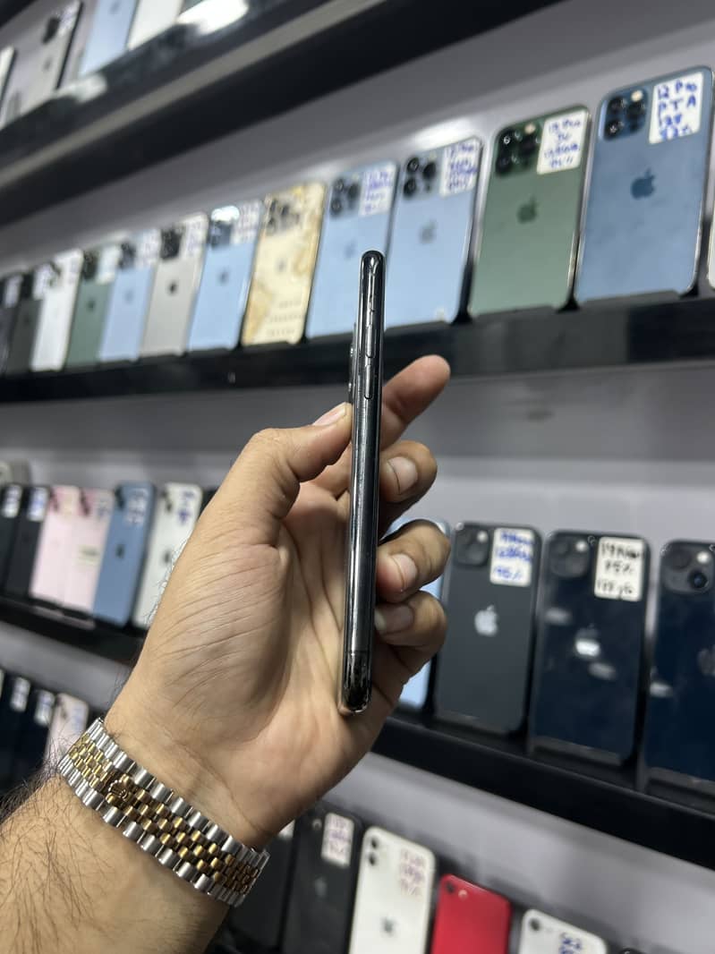 Apple iPhone 11 Pro 2