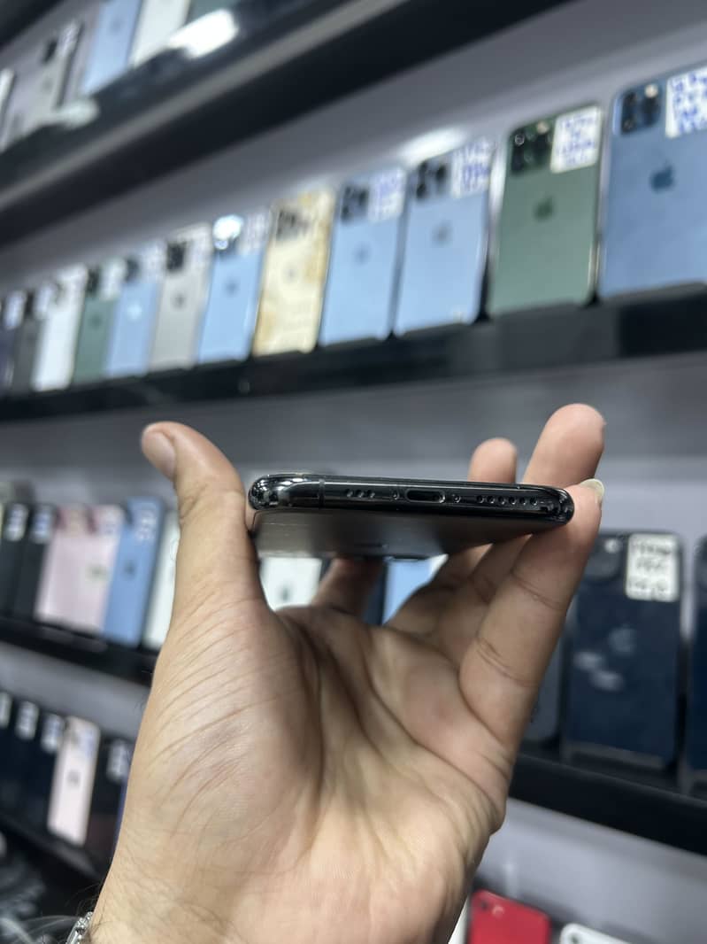 Apple iPhone 11 Pro 3