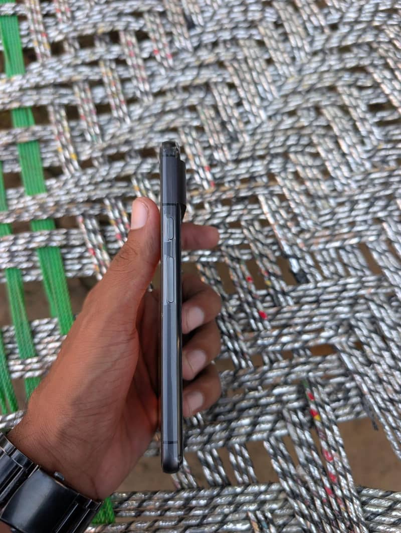 Google Pixel 8 4