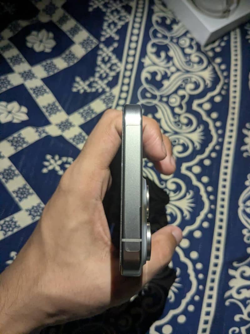 iPhone 15 pro max 4