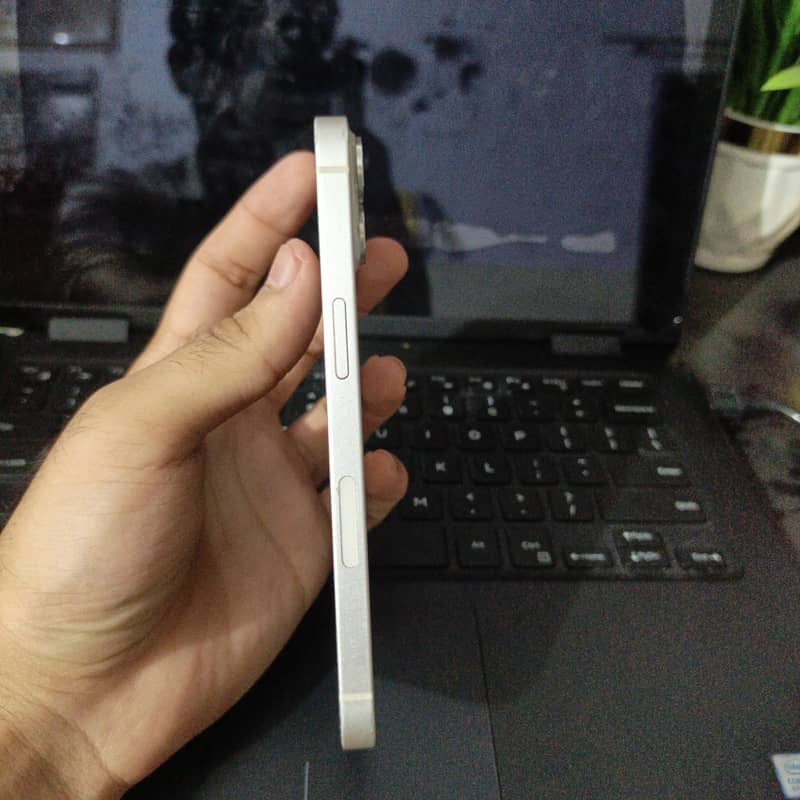 Apple iPhone 13 2