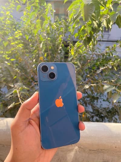 Apple iPhone 13