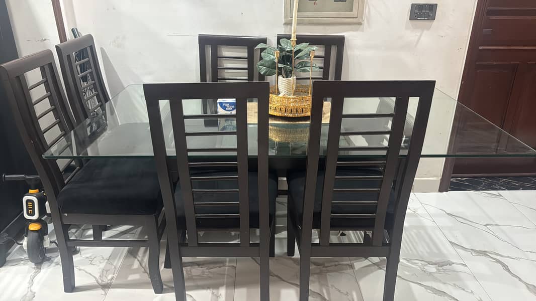 Dining table with 6 chairs 0