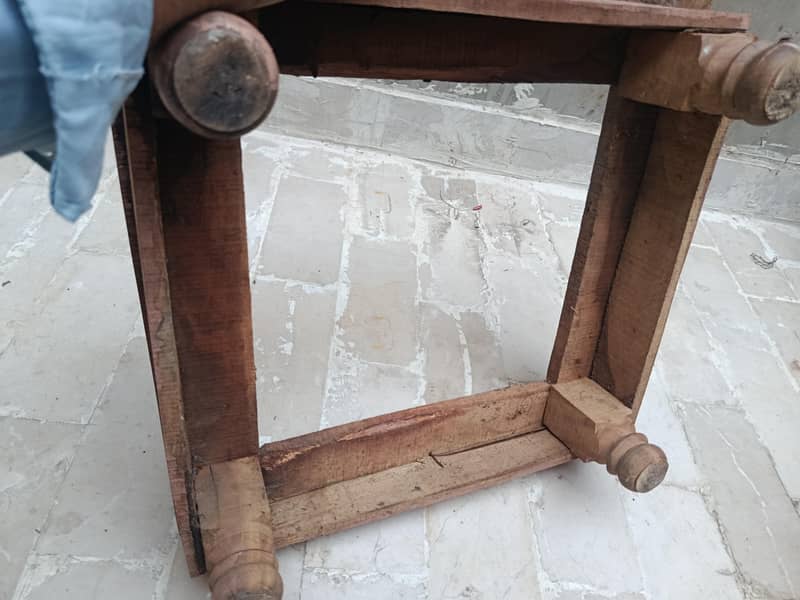 Refrigerator stand 2