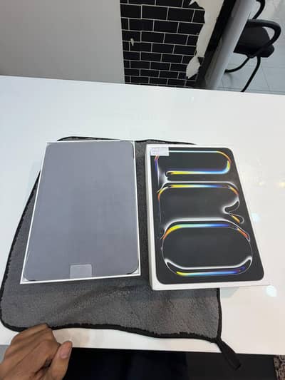 Apple iPad pro m4 memory storage 256 GB RAM 12 GB