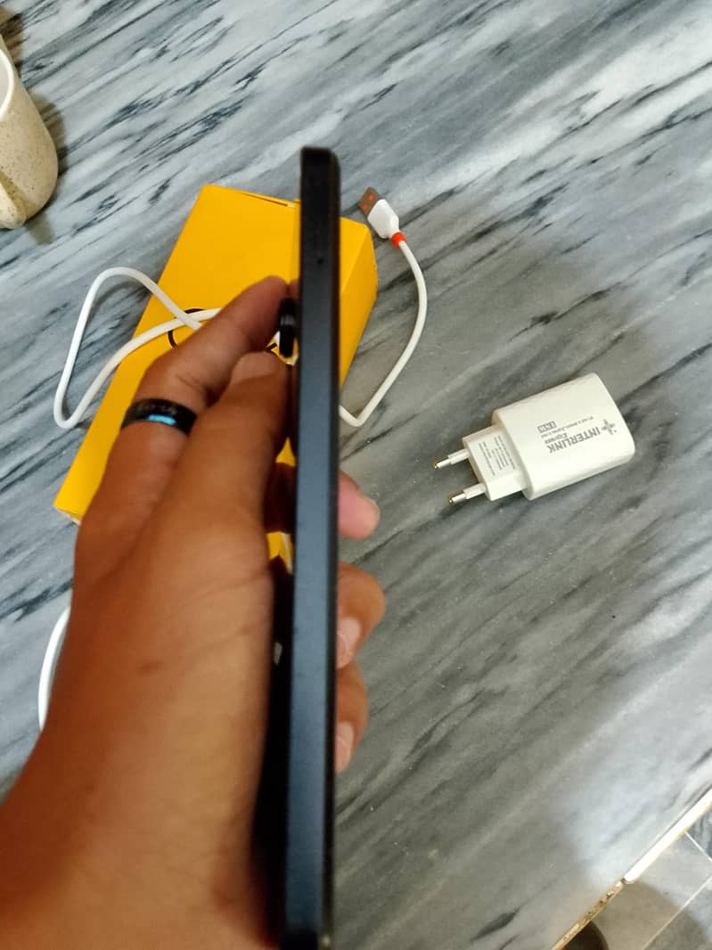 Realme C33 6
