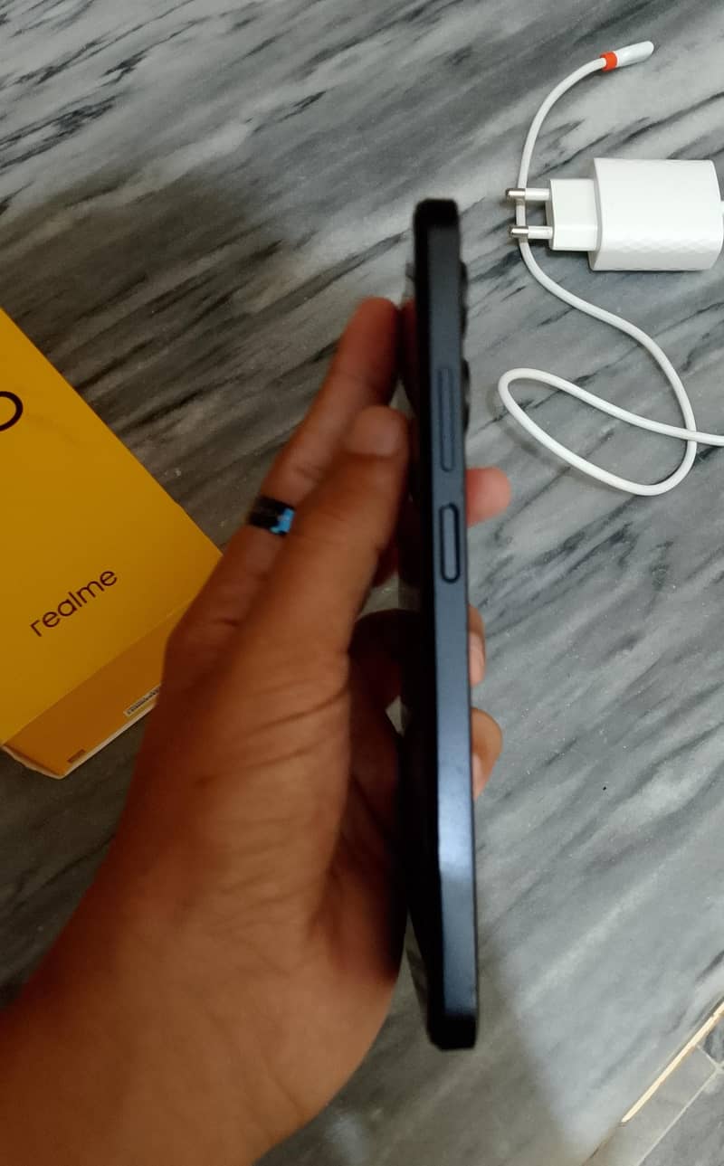 Realme C33 16