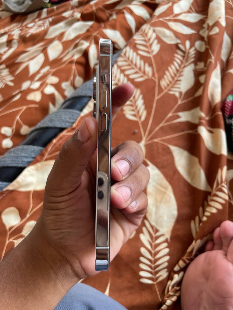 iPhone 14 Pro Jv 3