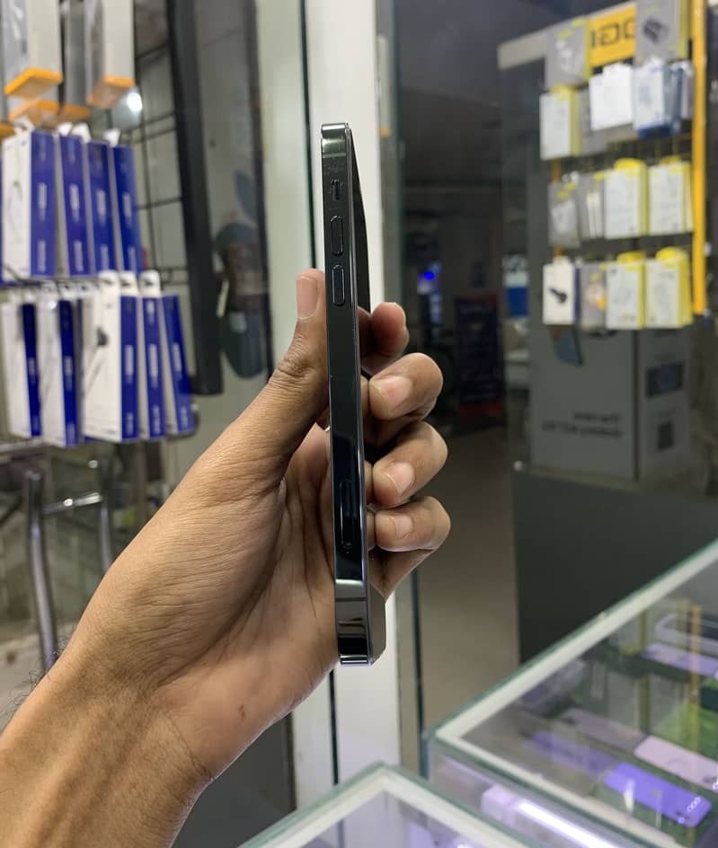 Apple iPhone 12 Pro 3