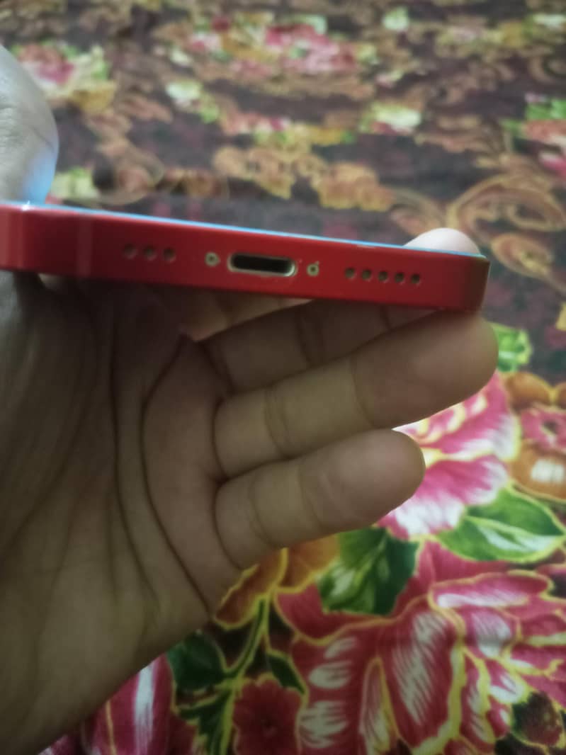 Apple iPhone 13 5