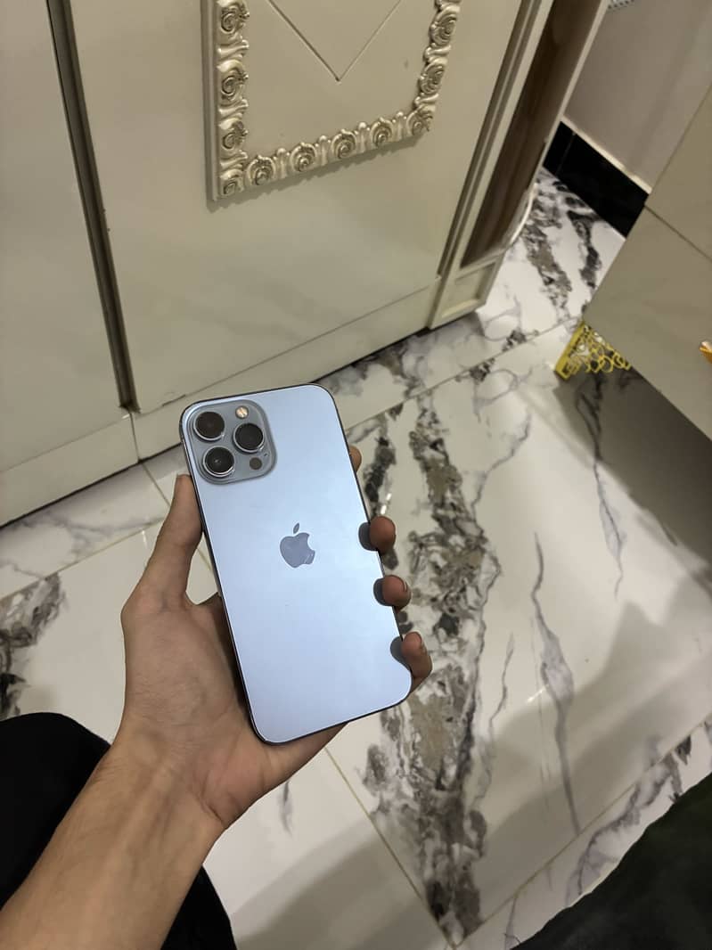 Apple iPhone 13 Pro Max 0