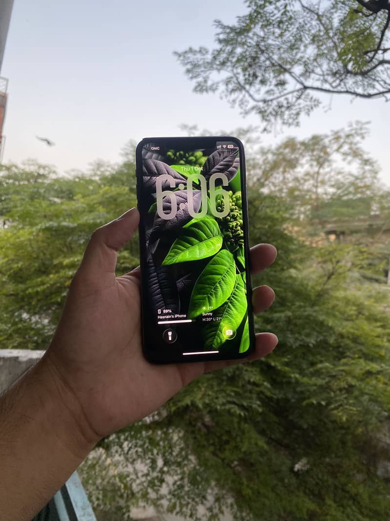 Apple iPhone 11 Pro Max 4