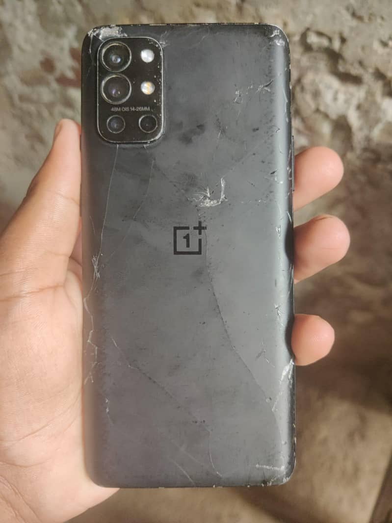 One Plus 9R 1