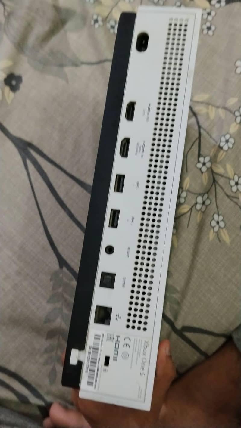 Xbox ONE S 0