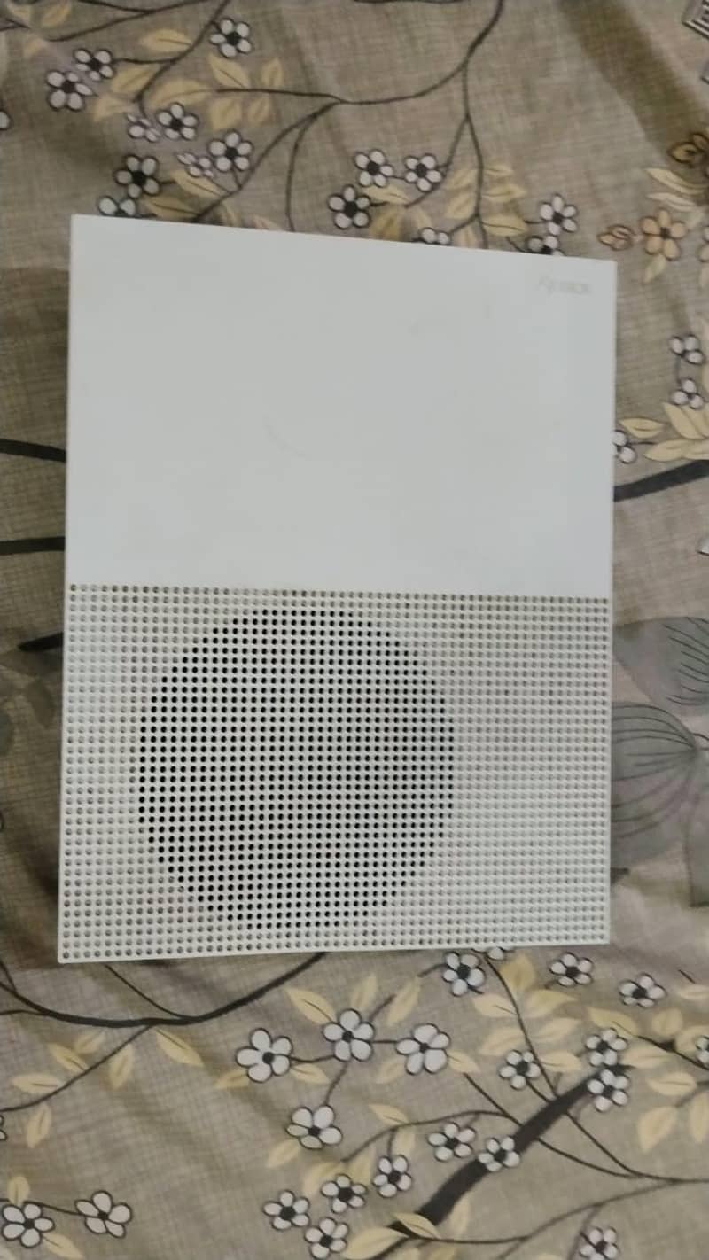 Xbox ONE S 1