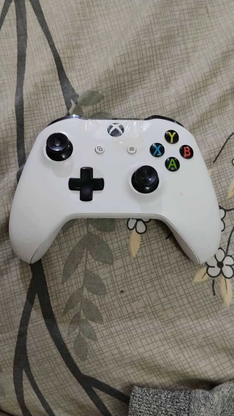 Xbox ONE S 4