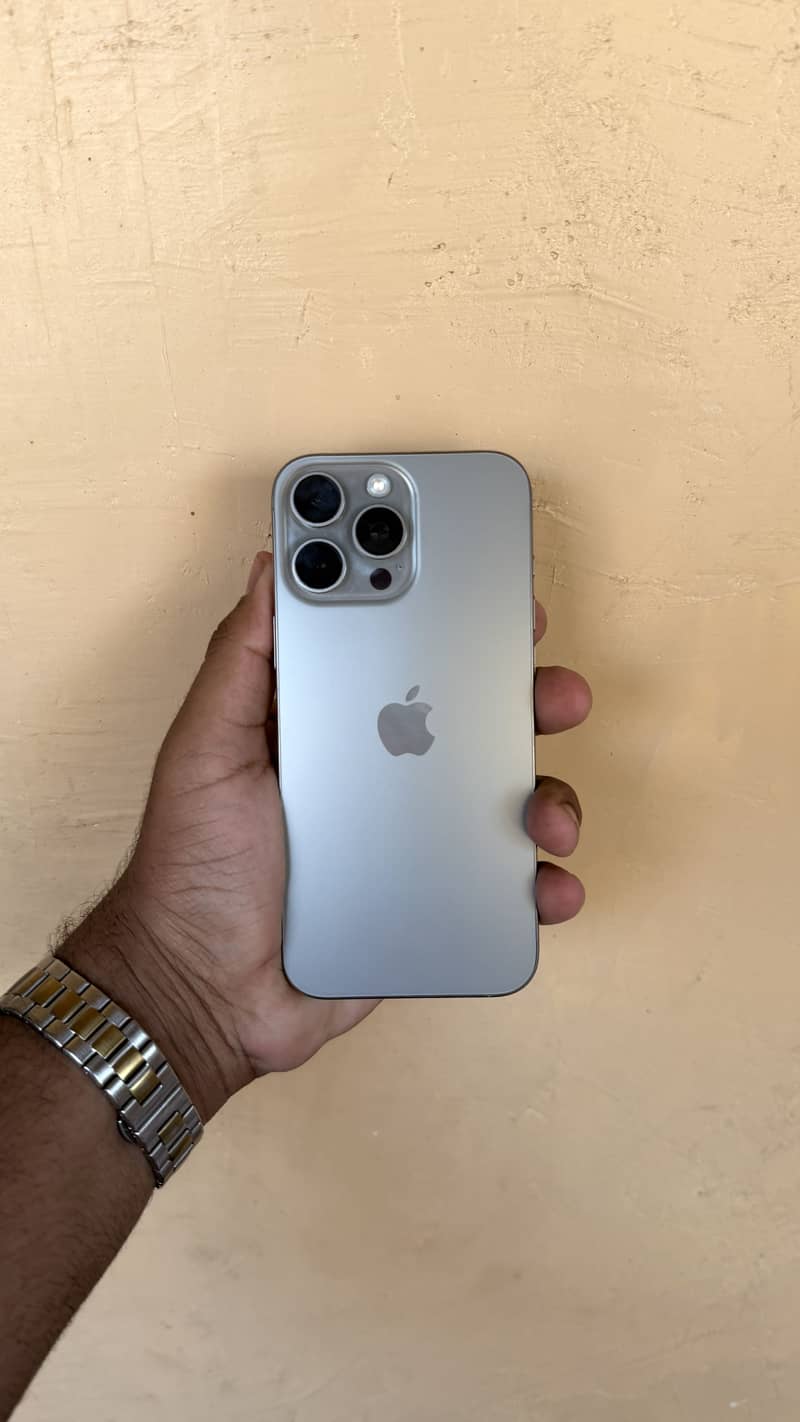 Apple iPhone 16 Pro Max 0