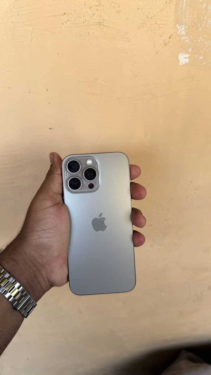 Apple iPhone 16 Pro Max 2