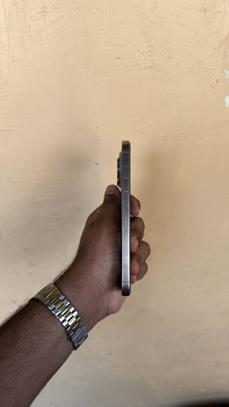 Apple iPhone 16 Pro Max 3