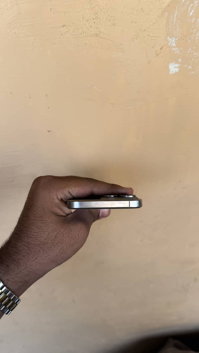 Apple iPhone 16 Pro Max 4