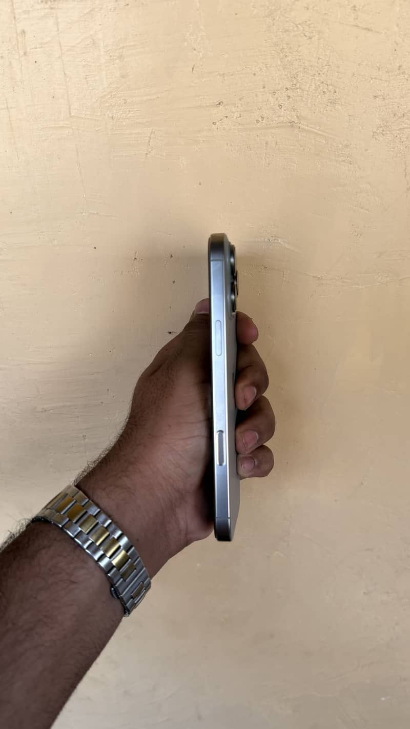 Apple iPhone 16 Pro Max 5