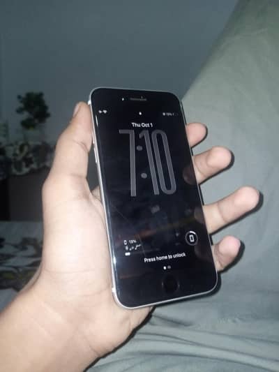 Apple iPhone SE