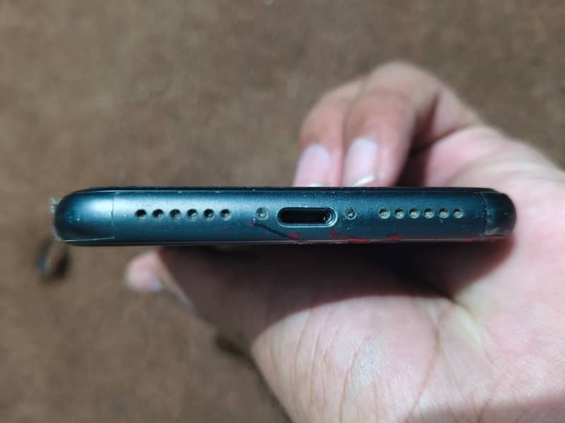 Apple iPhone 11 4