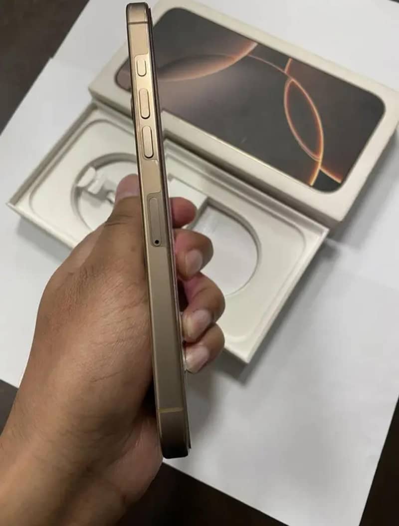 Apple iPhone 16 Pro Max 2