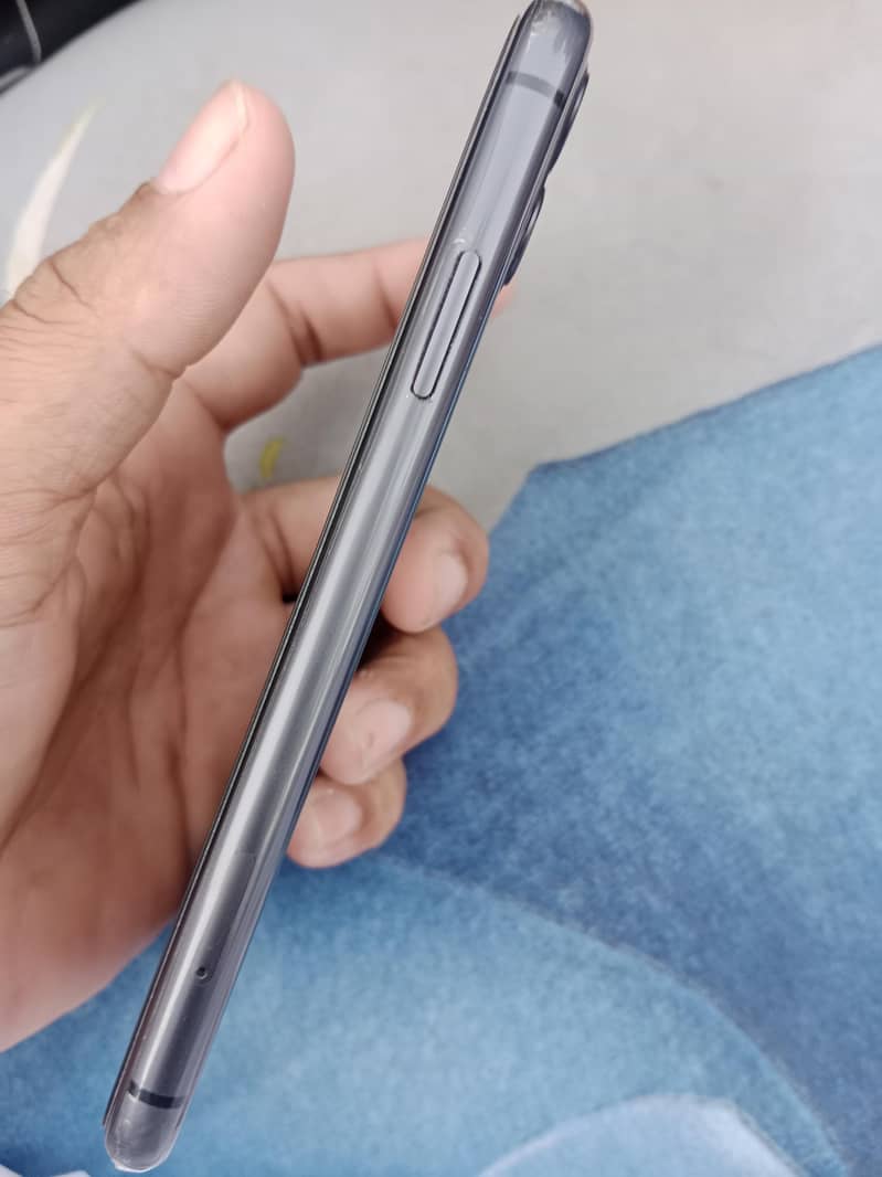 Apple iPhone 11 3