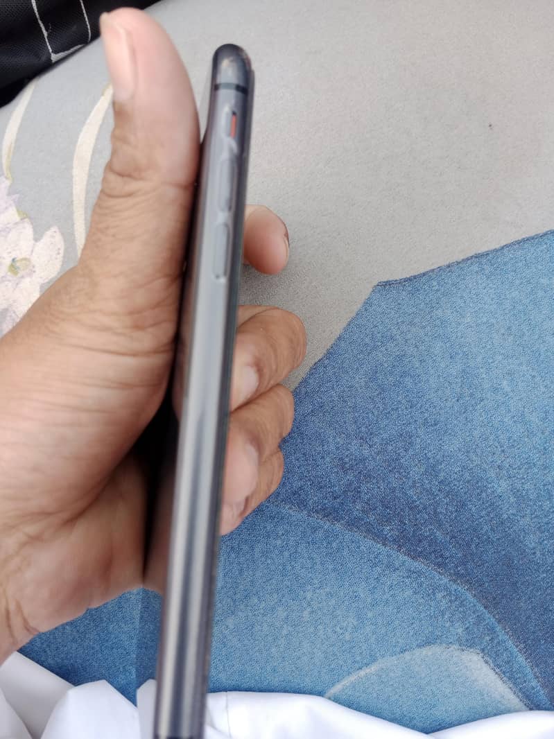 Apple iPhone 11 7