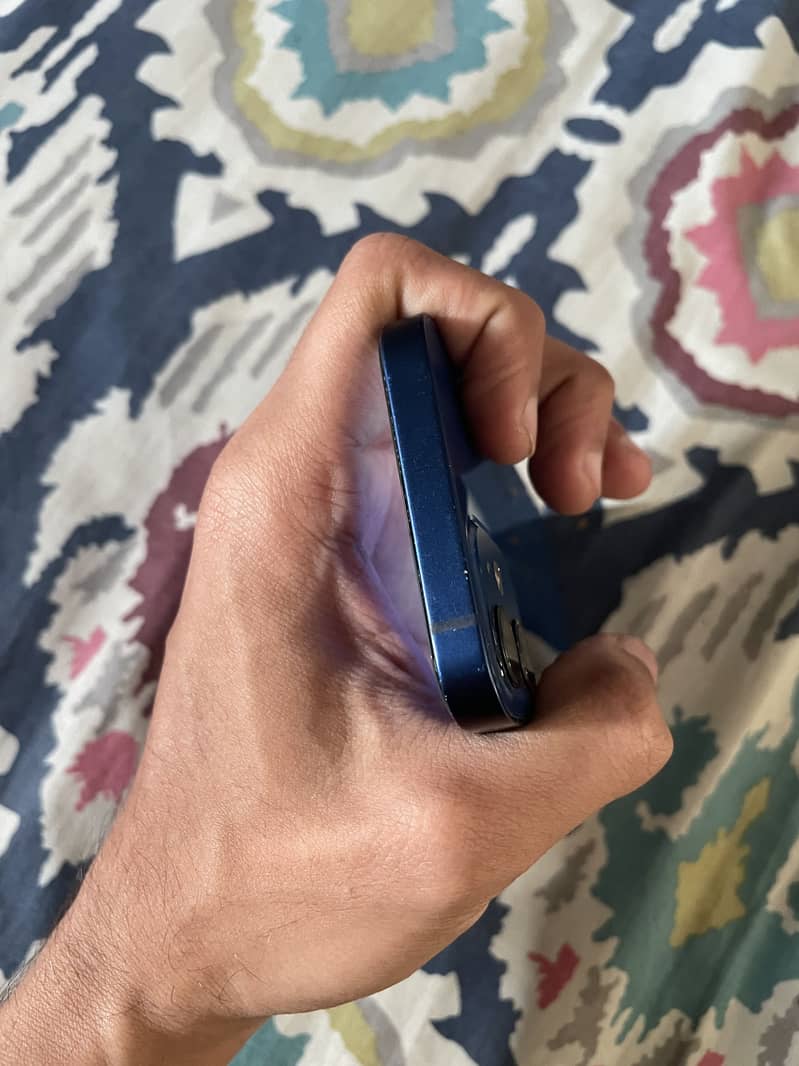 Apple iPhone 12 mini 4