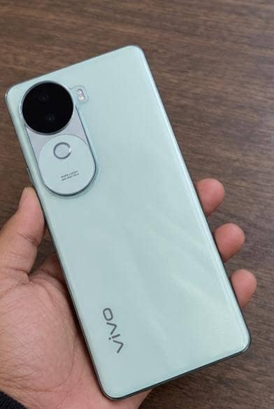 Vivo V40e