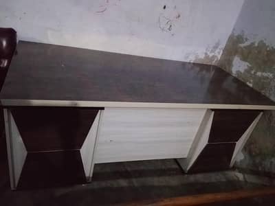 dark brown color,big drawers, reasonable in size,only used two weeks