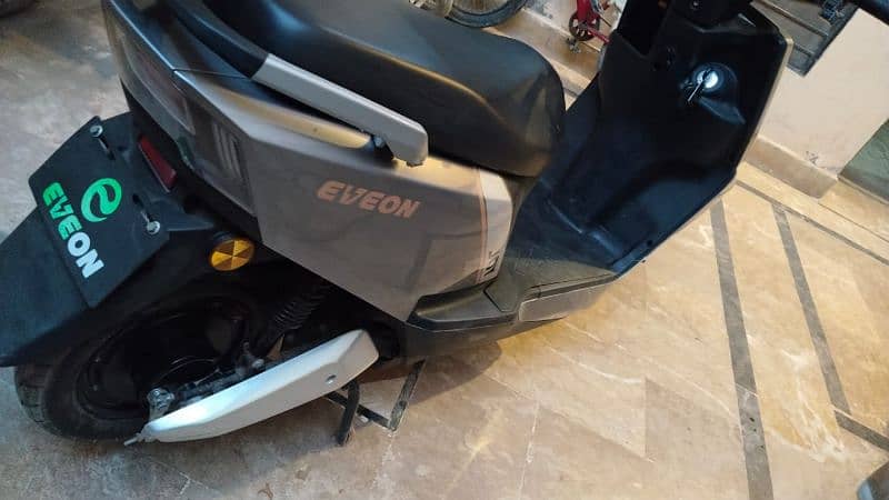 electrick scooty 8