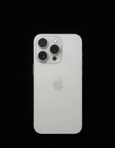 iPhone 15 pro natural titanium