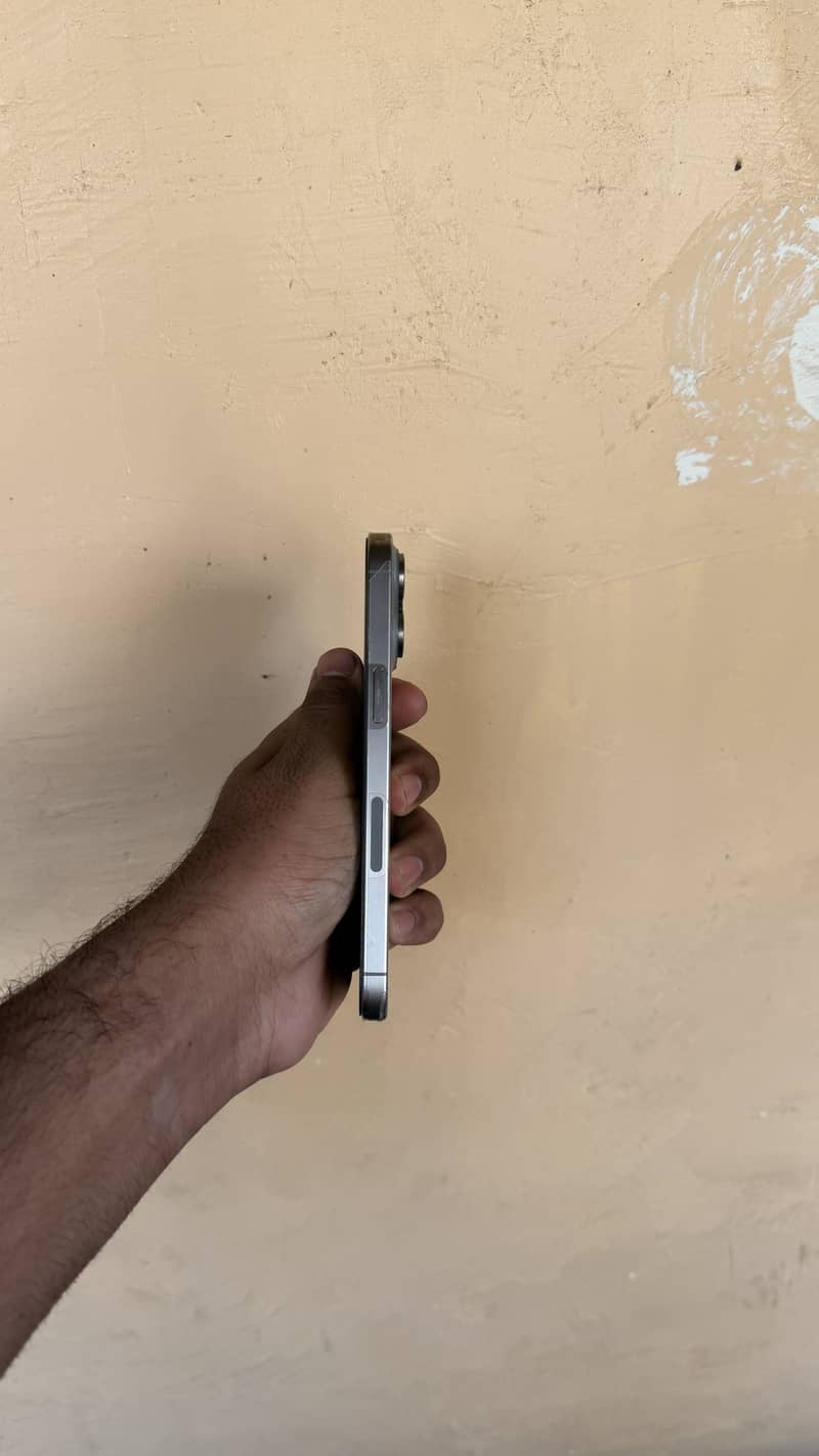 Apple iPhone 15 Pro Max 1