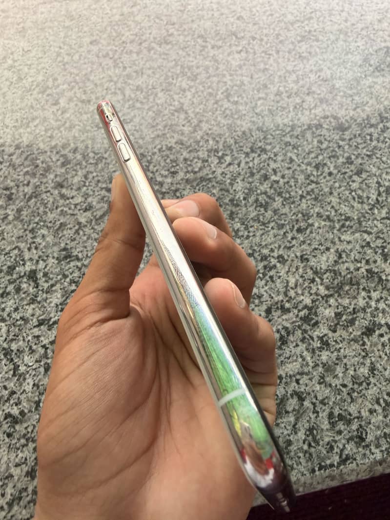 Apple iPhone 11 Pro Max 4