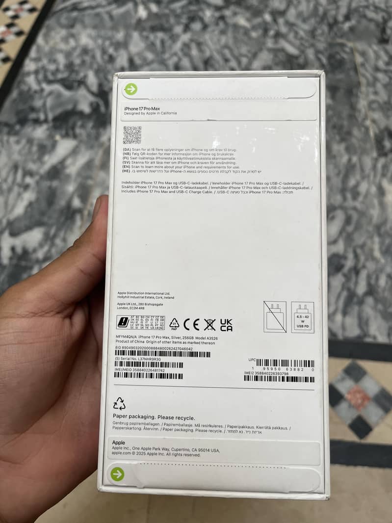 Apple iPhone 17 Pro Max 2