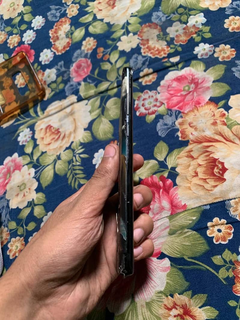 Samsung Mobile Note 8 1